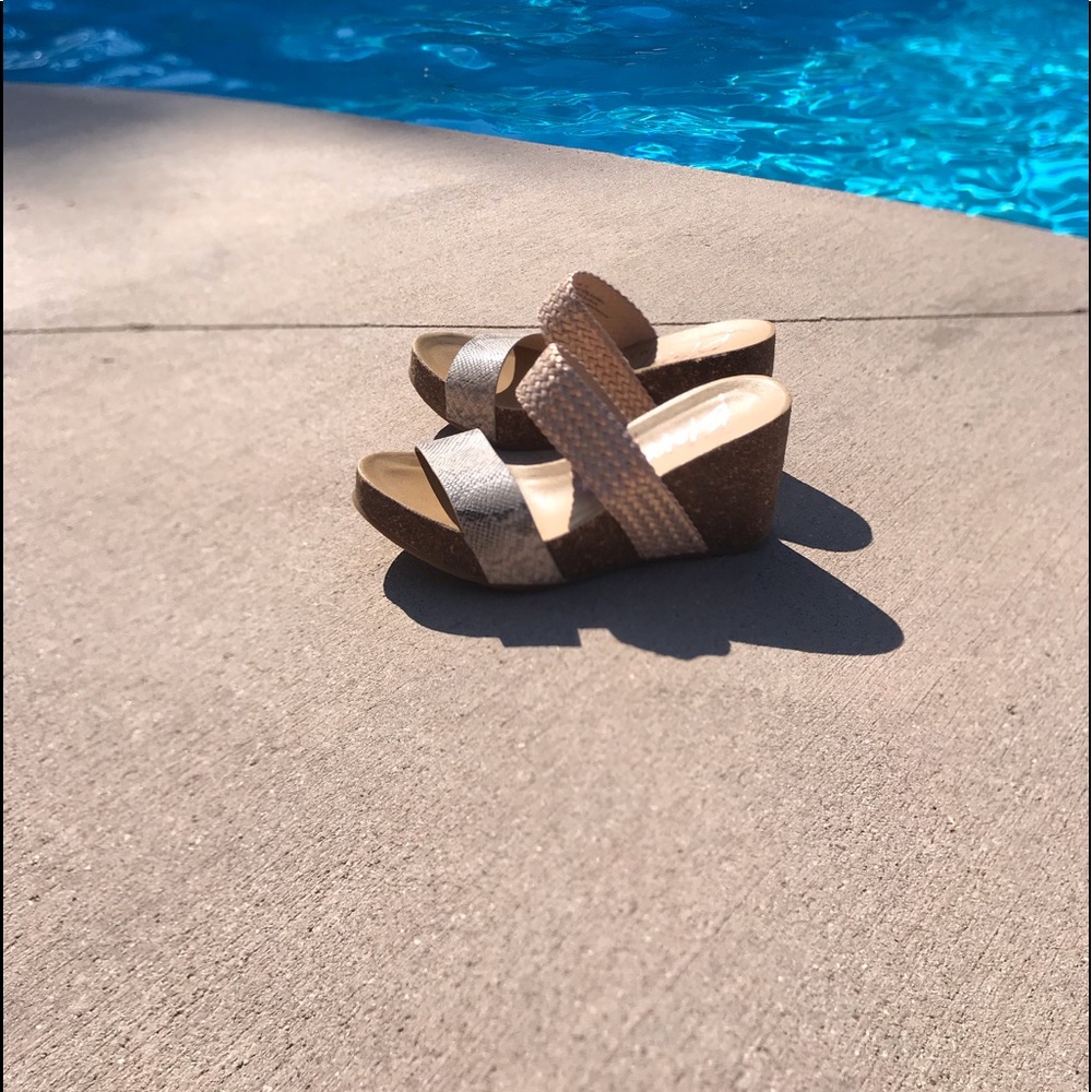 Blowfish wedges New